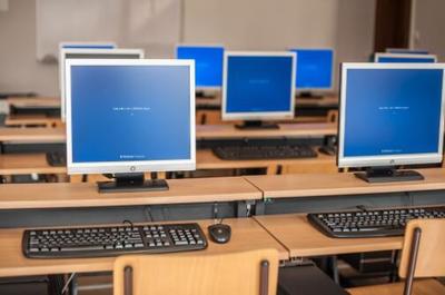 初中畢業生學計算機靠譜嗎？探索計算機技術開發領域的可能性與路徑